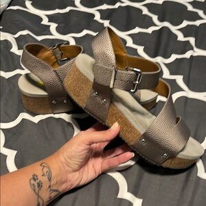 Volatile brand, Women's Sandals in Metallic light brown